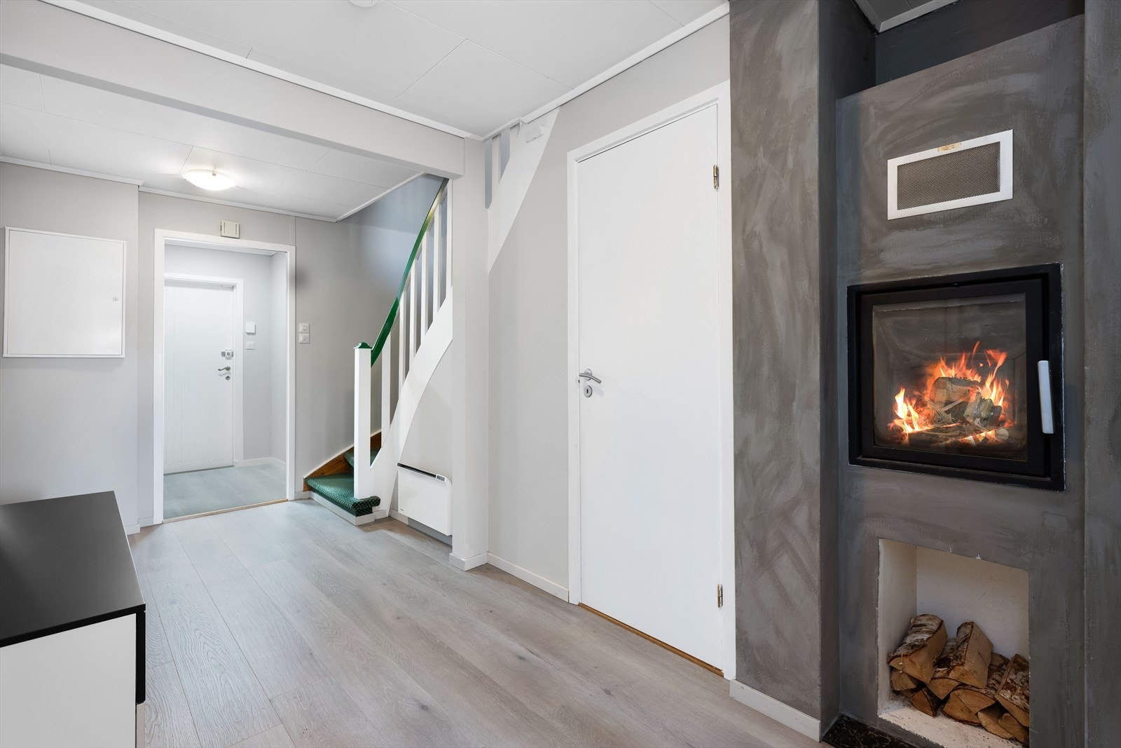 Flott gulv og lysmalte overflater. Galleribilde