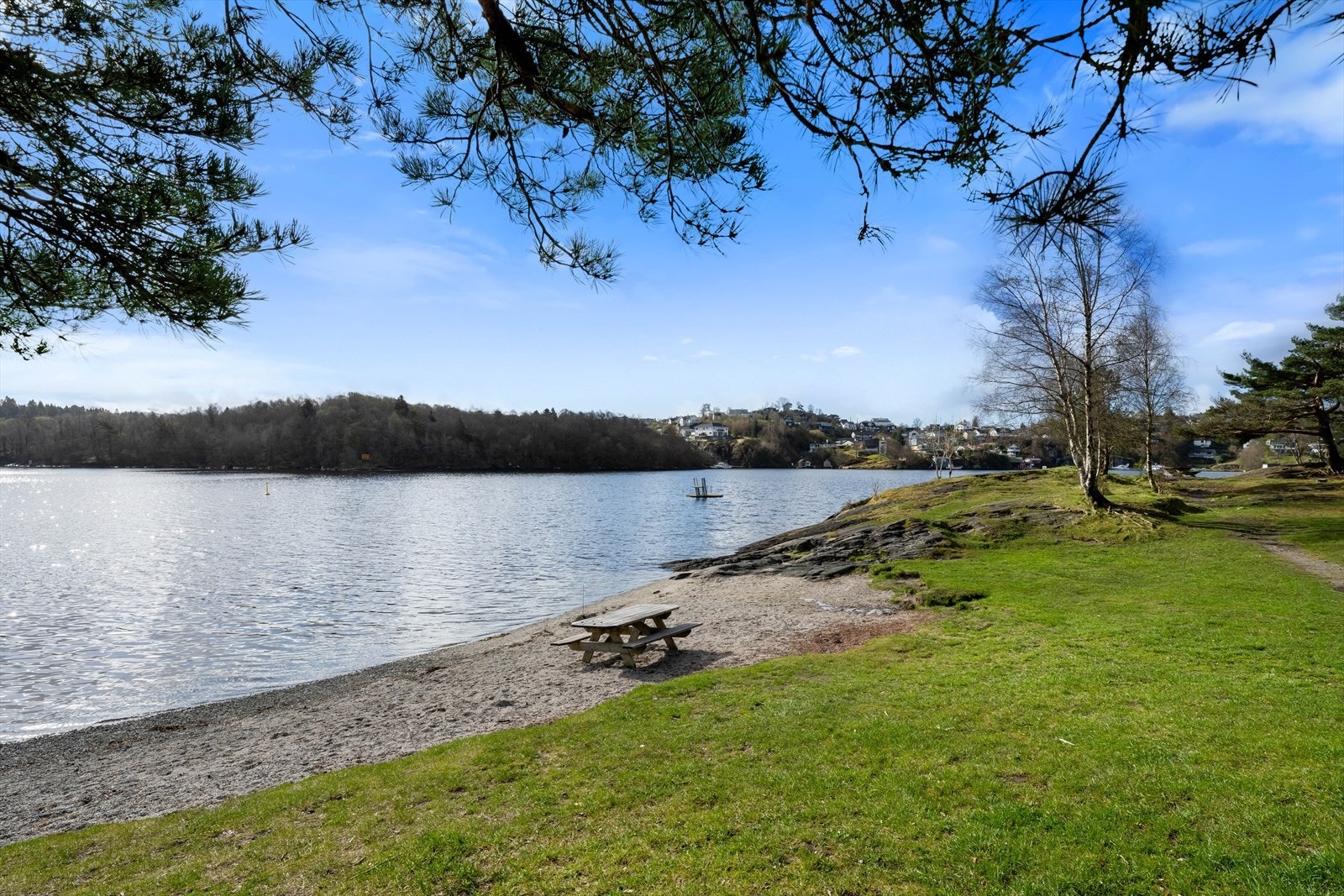 Gangavstand til populære og barnevennlige Kyrkjetangen! Galleribilde