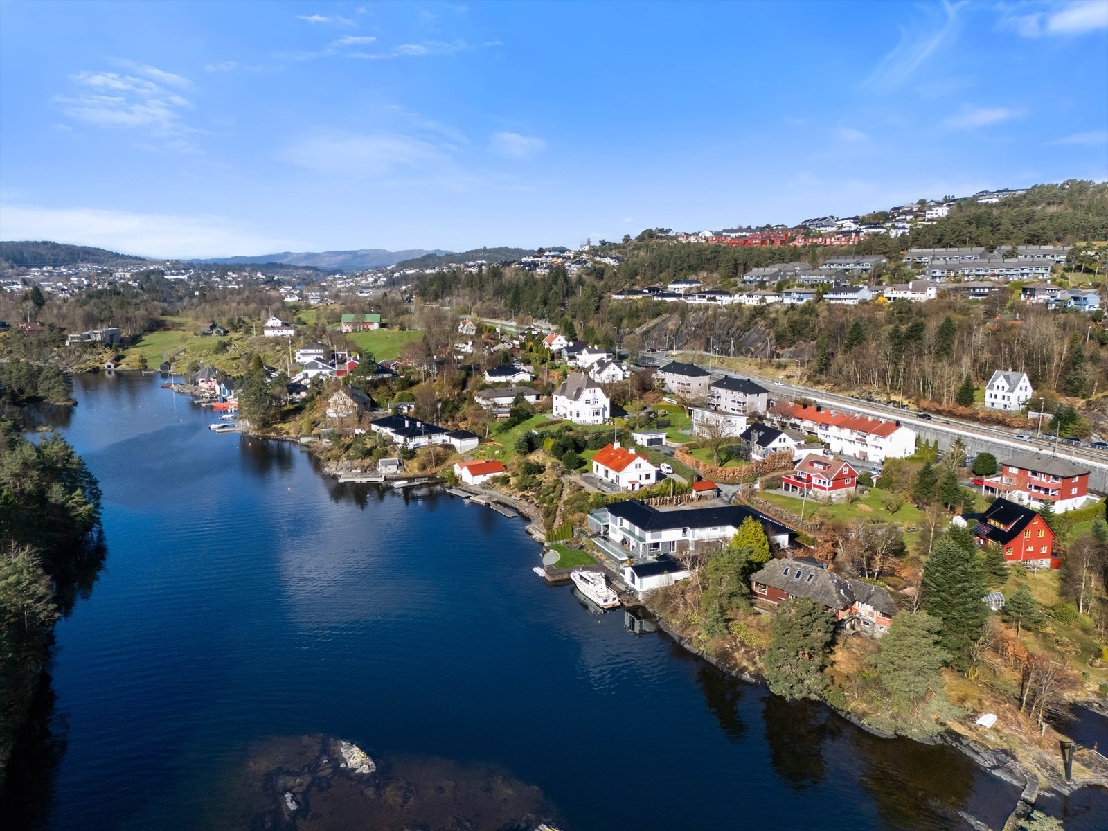 En innholdsrik bolig med attraktiv beliggenhet som må oppleves på visning! Galleribilde