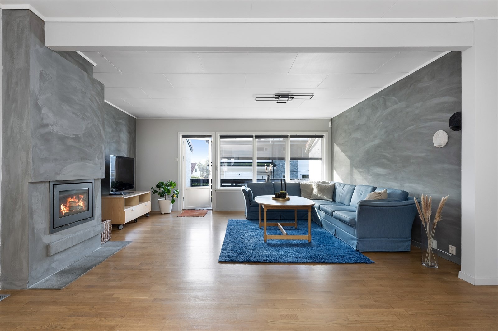 Flott peis med nyere innsats, både her og i etasjen under. Galleribilde