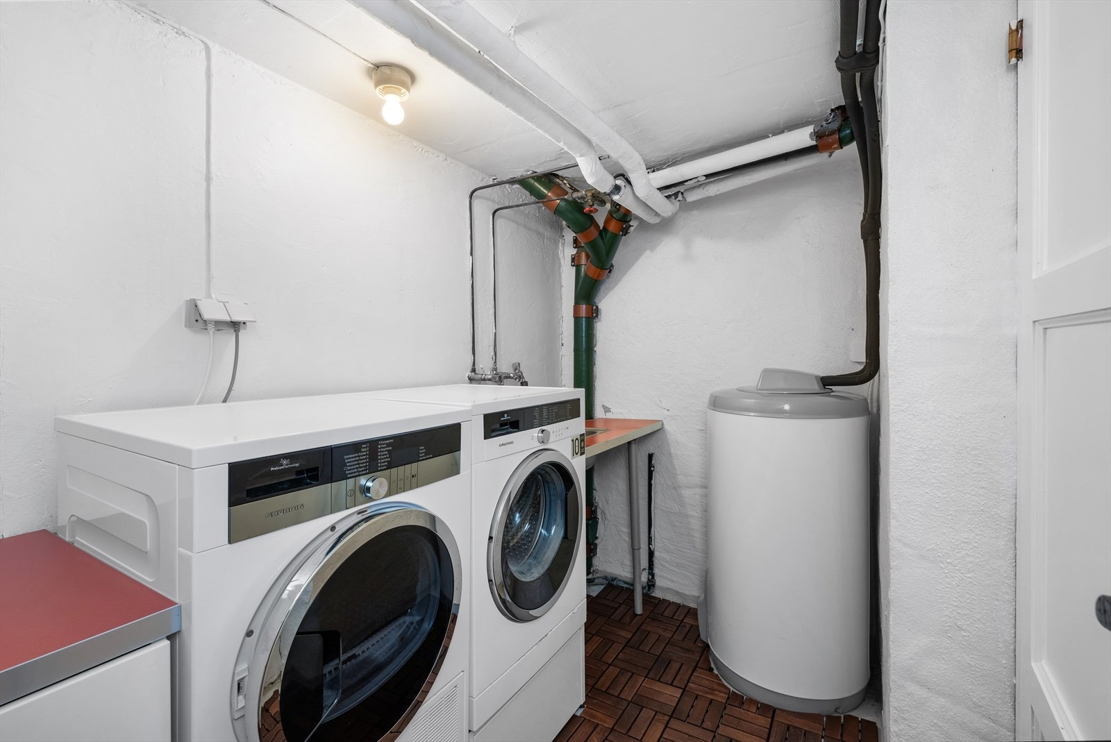 Vaskerom i kjelleren. Galleribilde