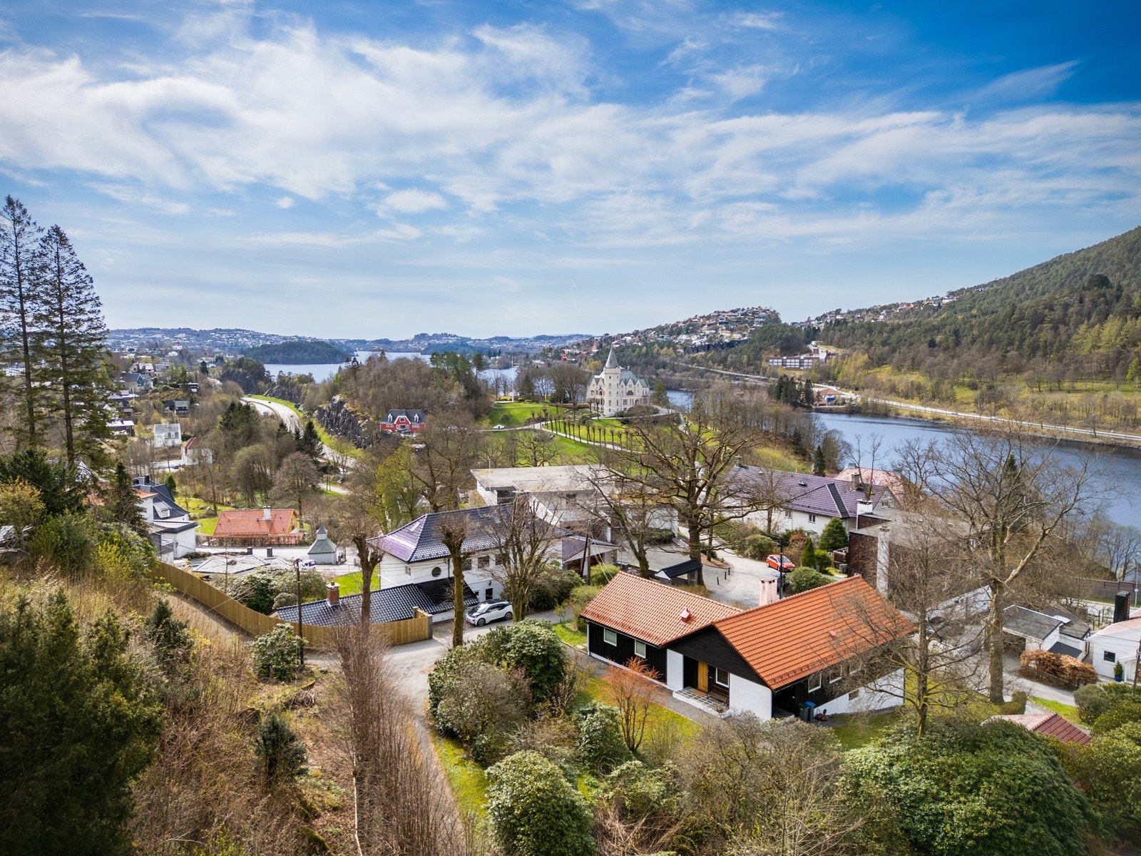 Pent beliggende med gangavstand til Gamlehaugen. Galleribilde