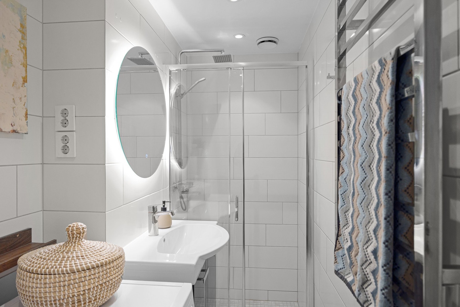 Delikat, flislagt bad pusset opp i 2013. Galleribilde