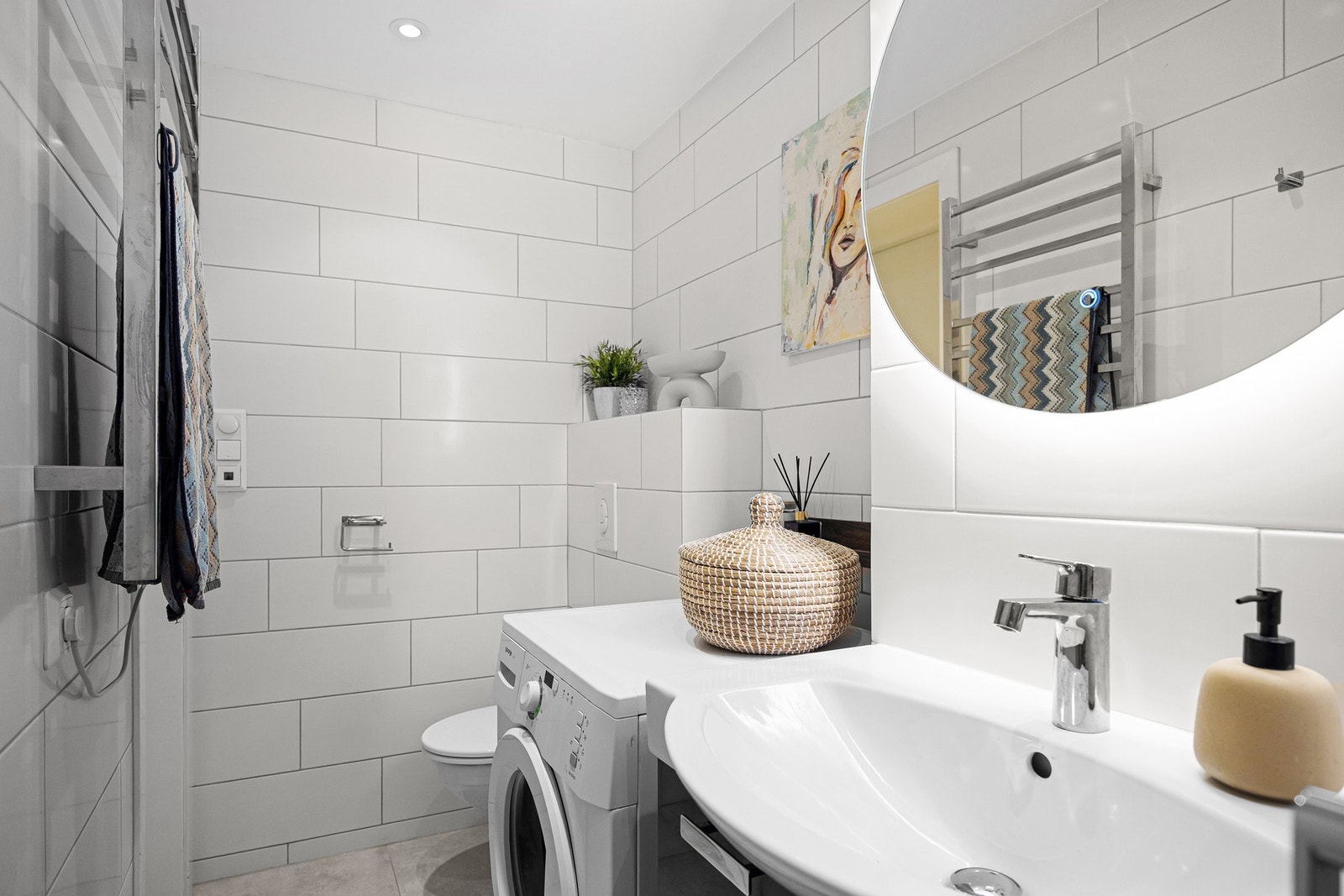 Nye varmekabler og gulvfliser ble lagt i 2023. Galleribilde