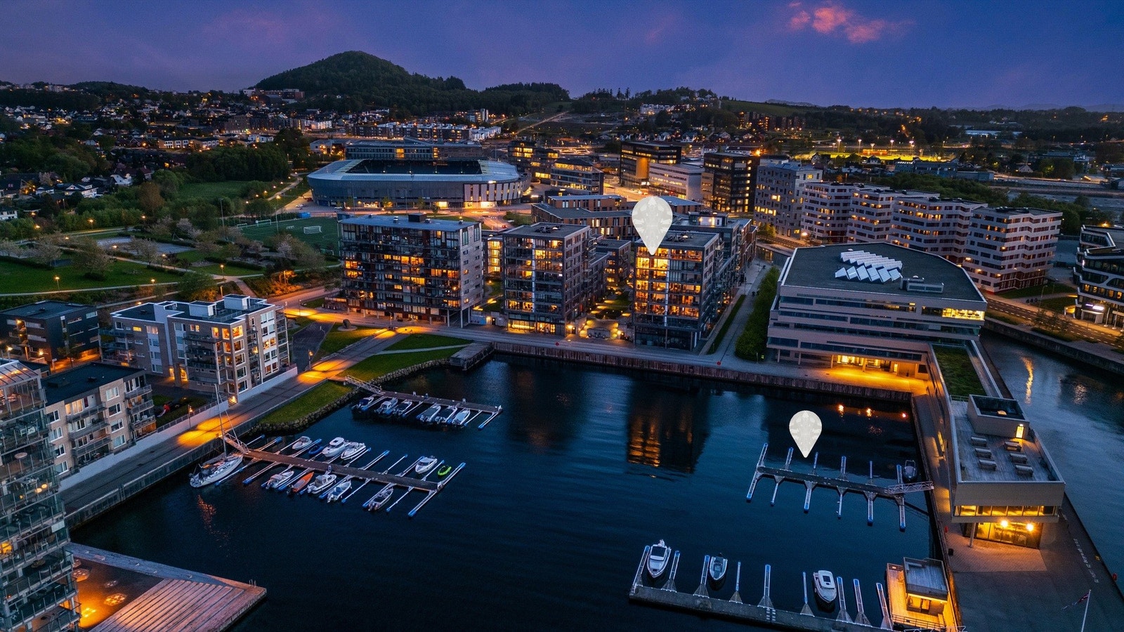 Den ligger flott til i 7. etasje, i tillegg medfølger det en rettighet til å leie båtplass like nedenfor. Galleribilde