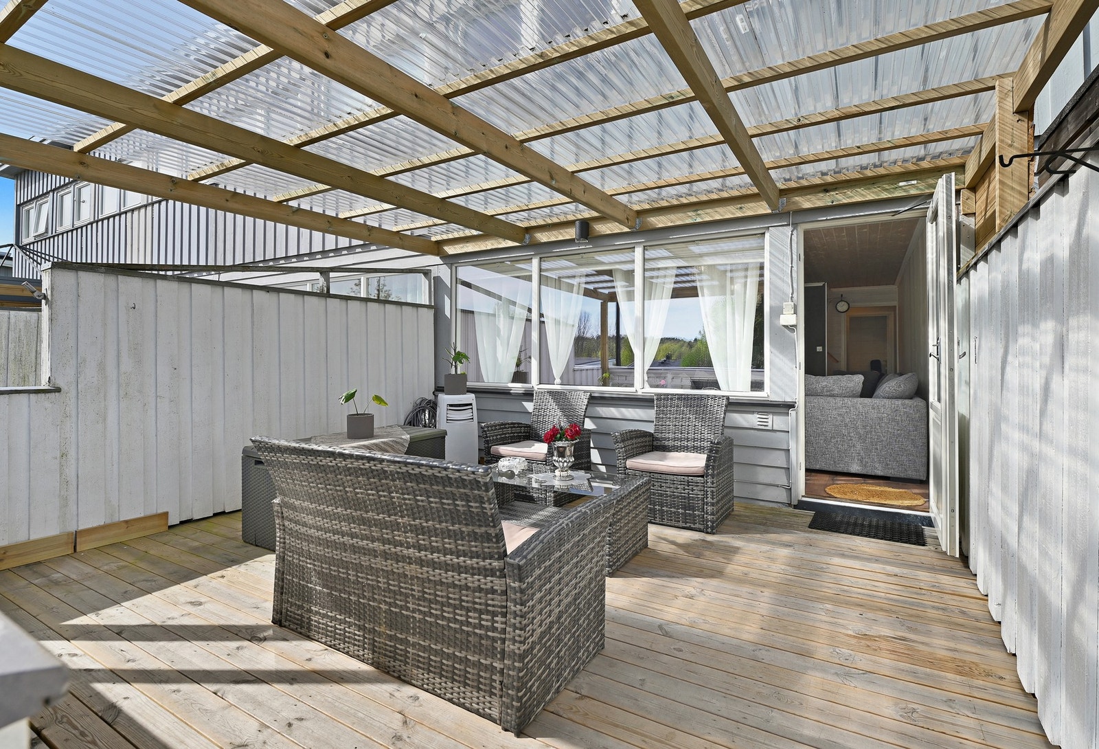 Fra stuen er det utgang til en terrasse på 18 m². Galleribilde