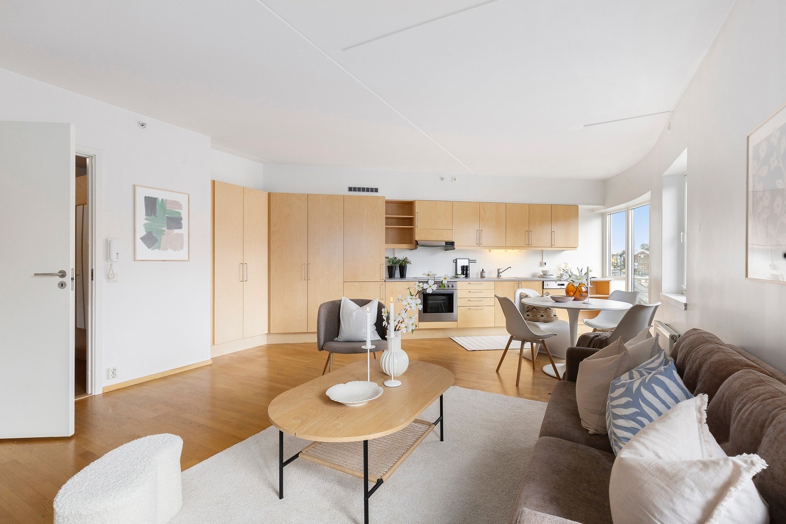 Leiligheten disponerer egen p-plass i oppvarmet parkeringshus. Galleribilde