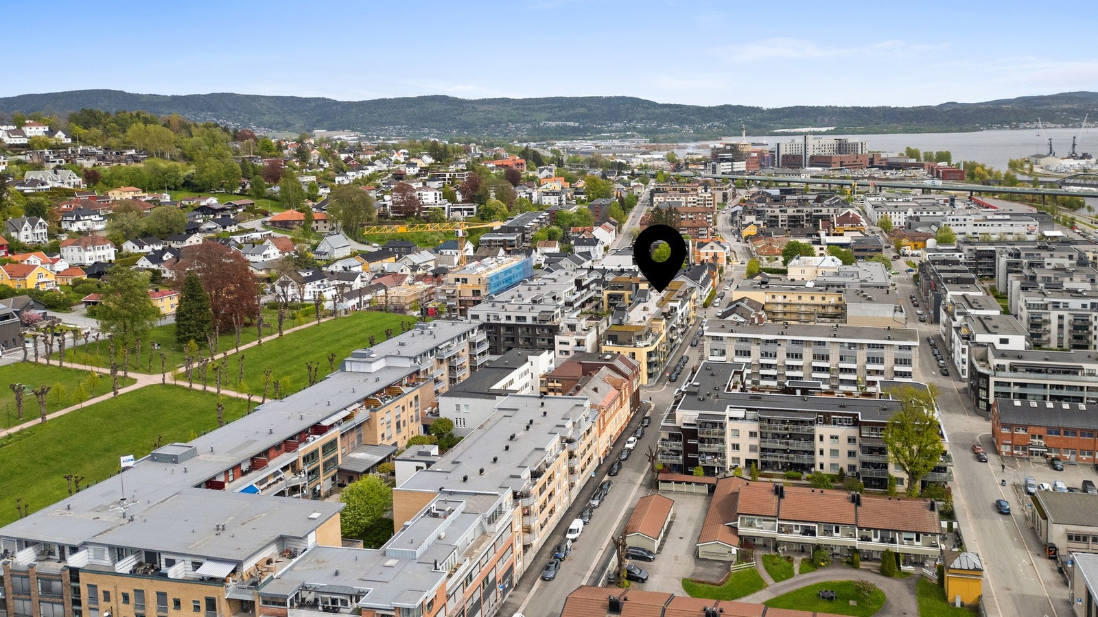 Meget sentral beliggenhet med nærhet til Brakerøya togstasjon, påkjøring E18 og nye sykehuset Galleribilde