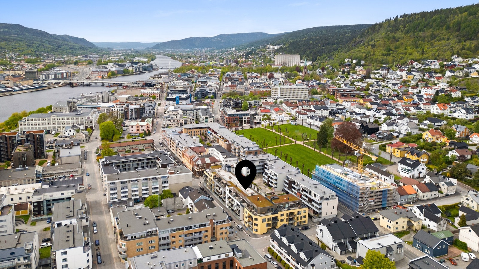 Eiendommen har en svært sentral og attraktiv beliggenhet med nærhet til alt Drammen sentrum har å by på Galleribilde