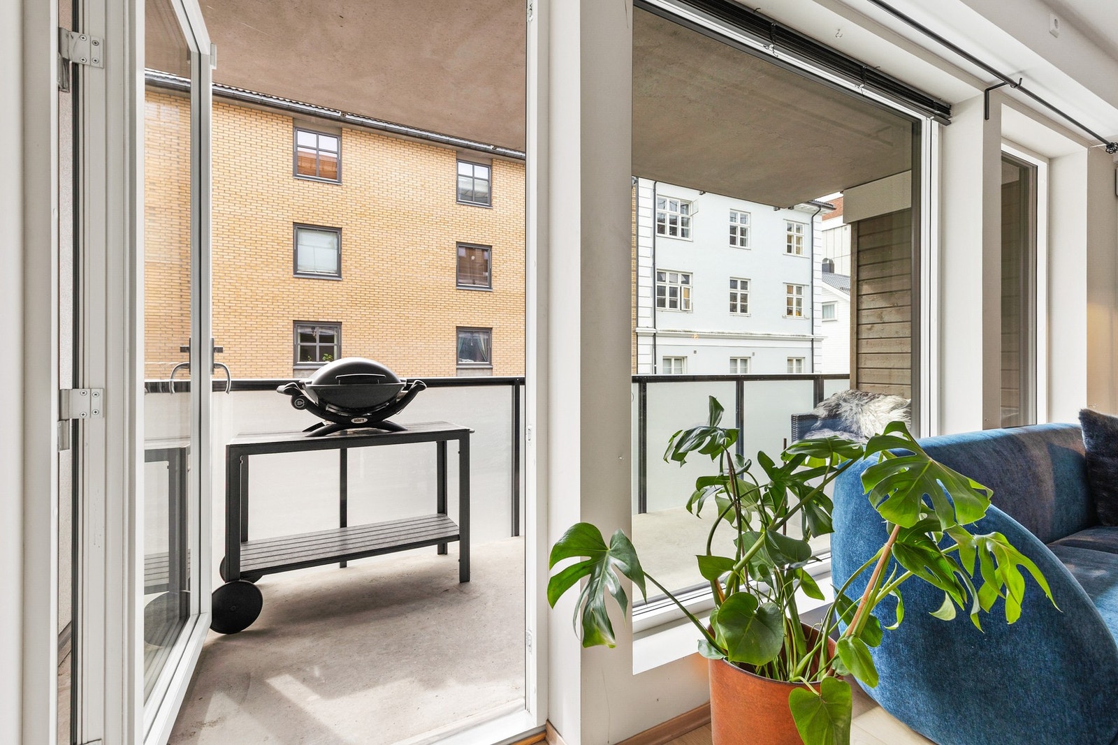 Fra stuen er det utgang til sydvendt balkong Galleribilde