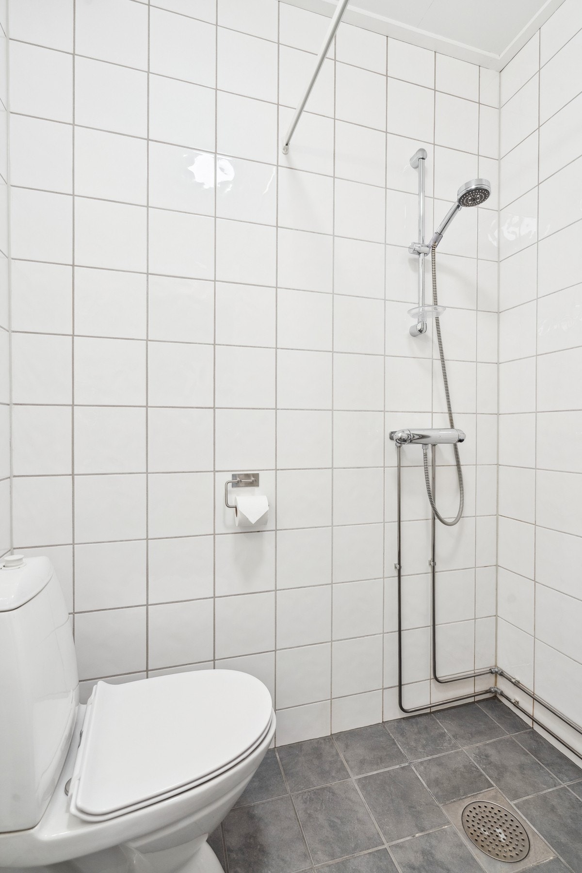 Flislagt bad med varme i gulvet Galleribilde