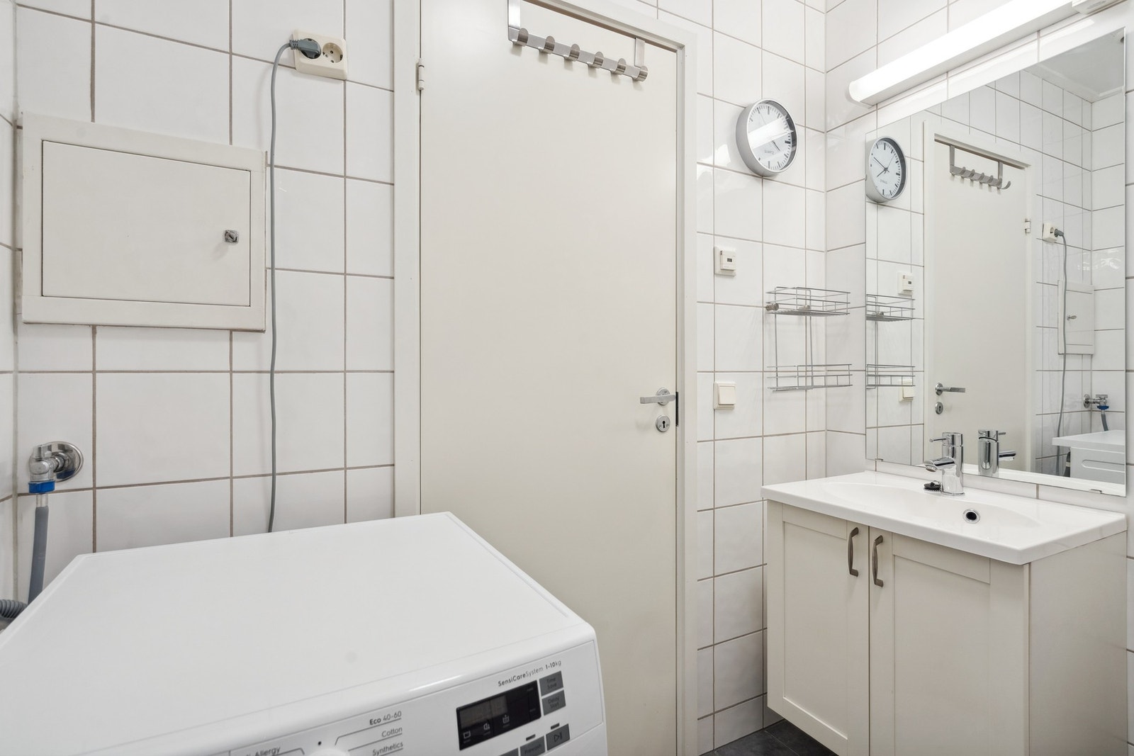 Det er opplegg for vaskemaskin på badet Galleribilde