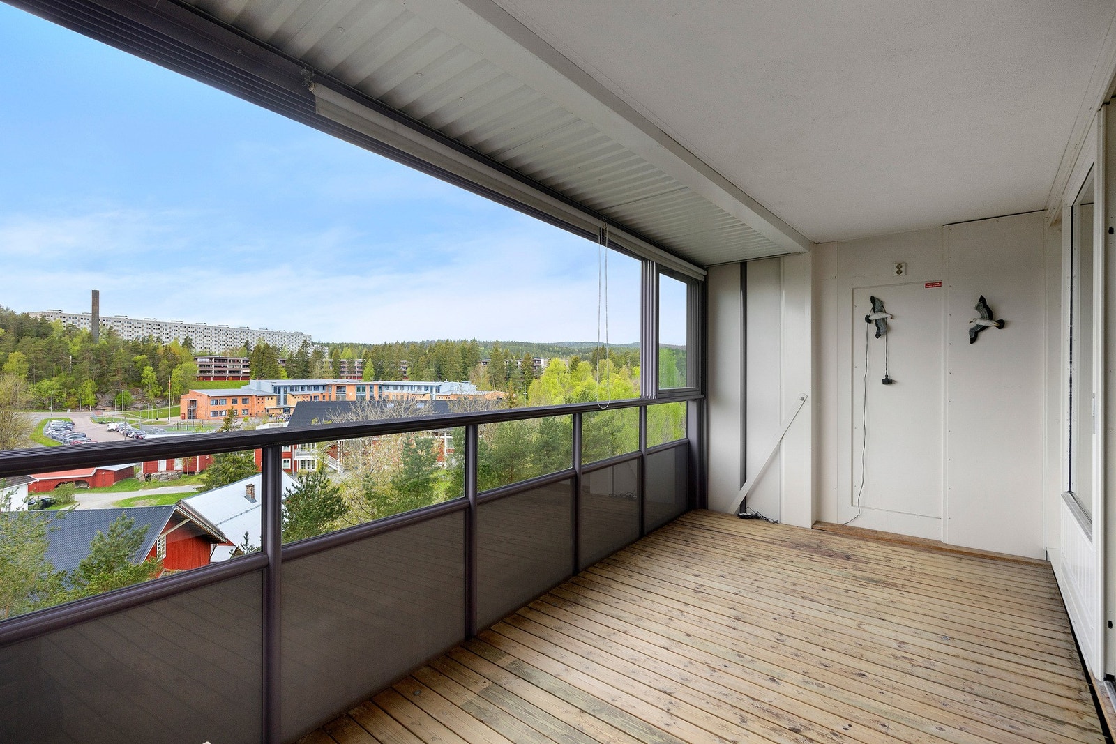 Balkongen har gode innredningsmuligheter med utemøbler og grill for de som ønsker det. Galleribilde