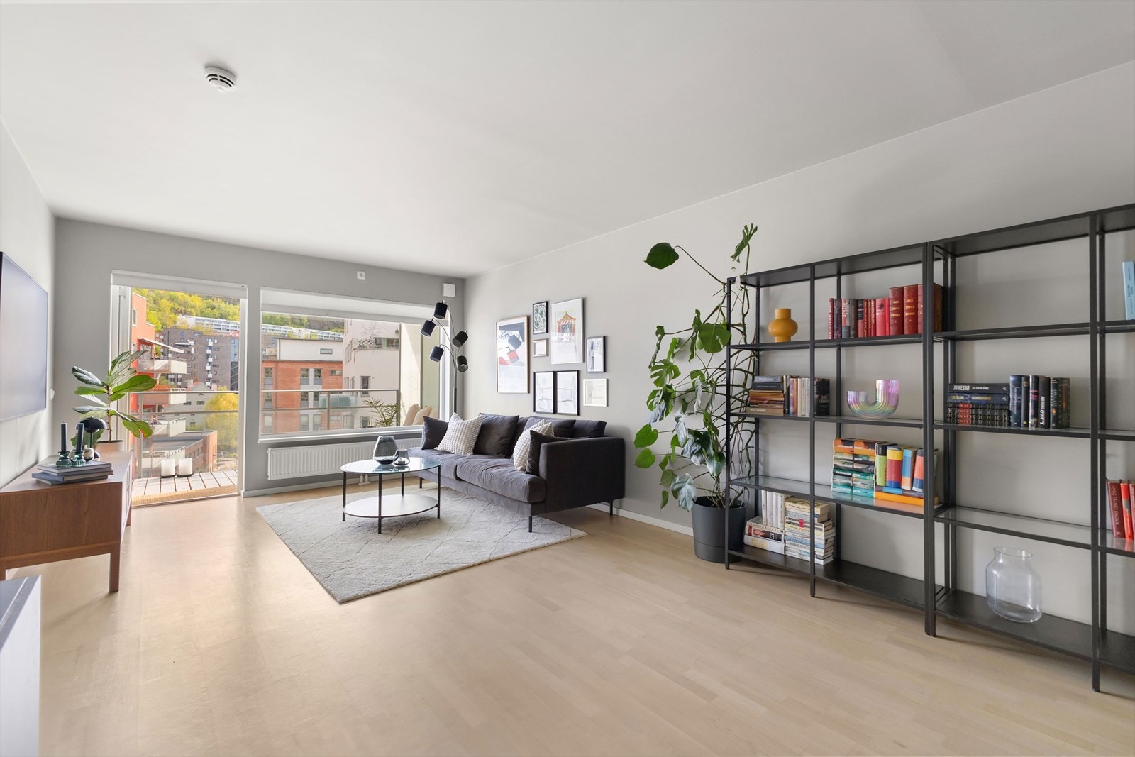 Fra stuen er det utgang til en herlig balkong på 14 kvm Galleribilde