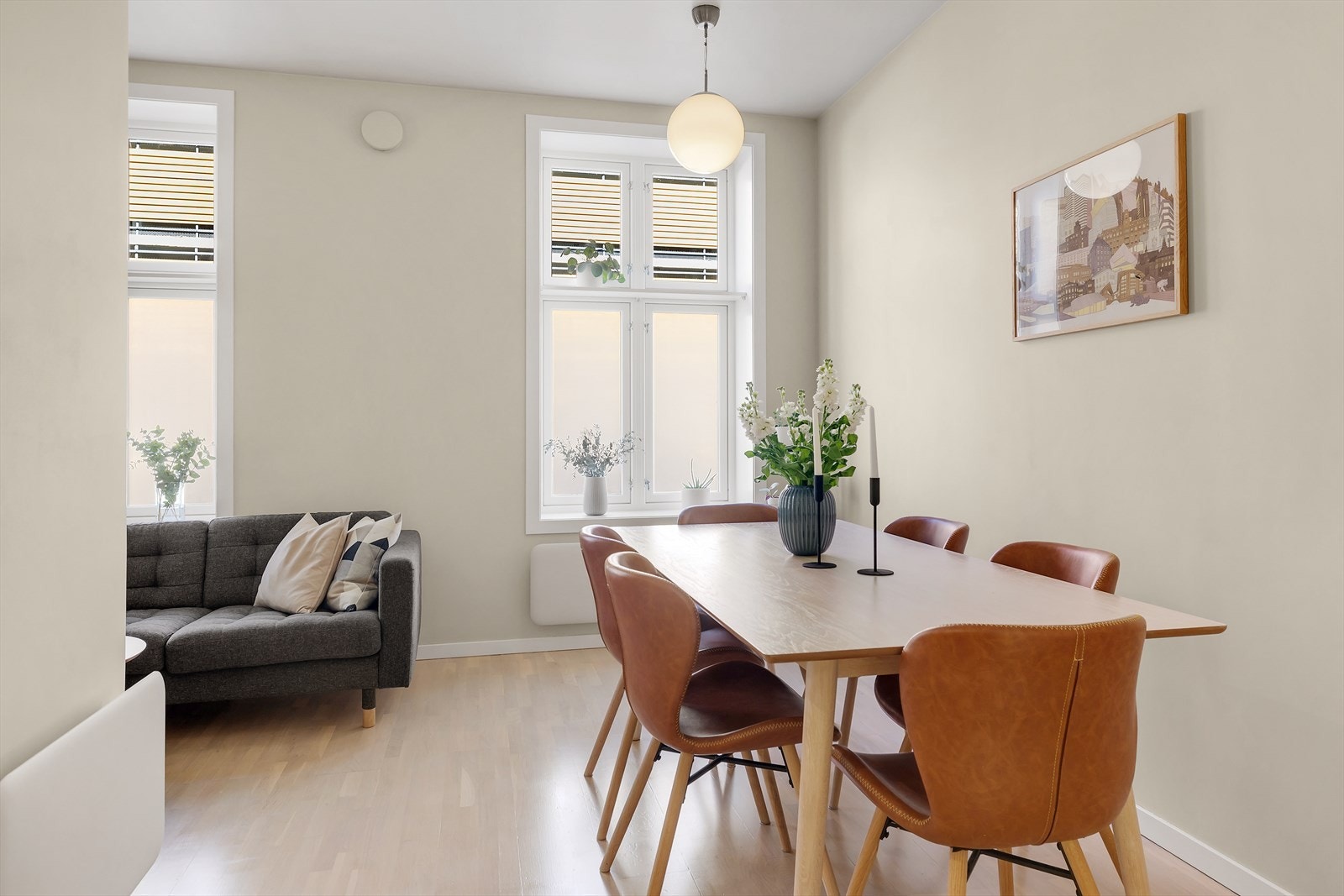 Leiligheten varmes opp med panelovner. Galleribilde