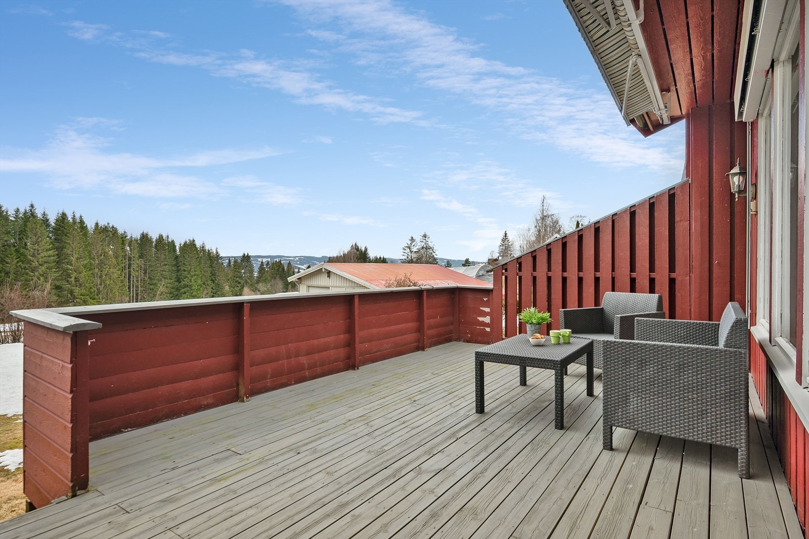 Solrik terrasse. Galleribilde