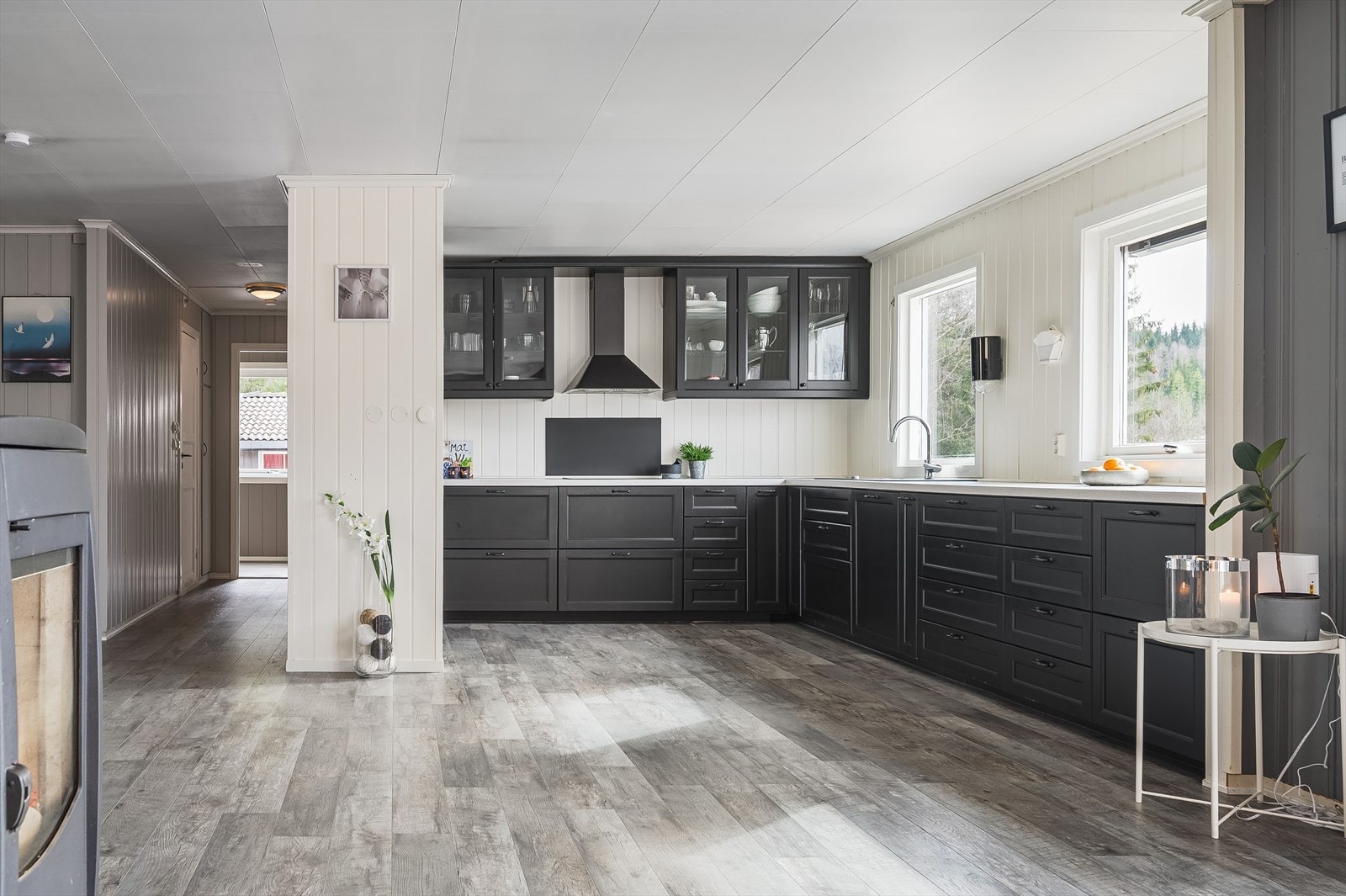 Kjøkkenet med profilerte fronter. Galleribilde