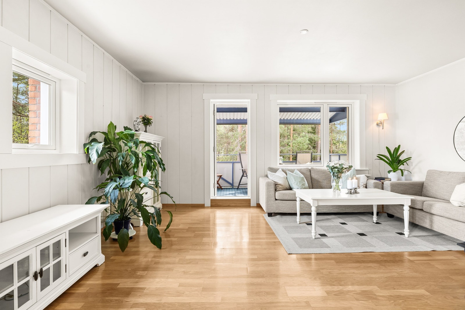 Topp- og ende-leilighet med hyggelig utsikt mot skogholt Galleribilde