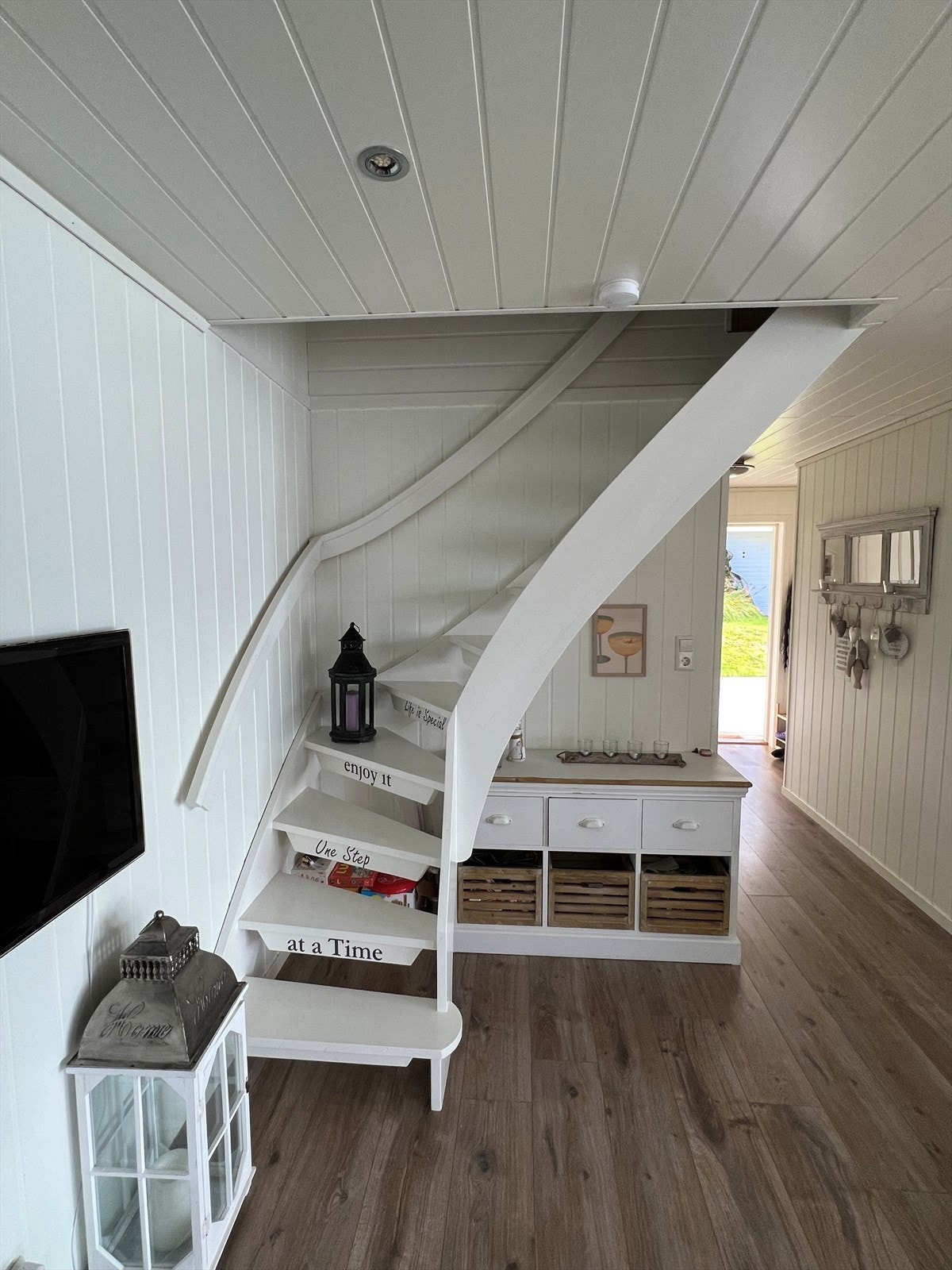 Trapp opp til 2. etg med tre soverom Galleribilde