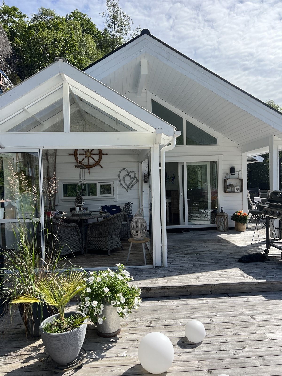 Sommerstue og overbygd terrasse - veldig kjekke uteområder Galleribilde