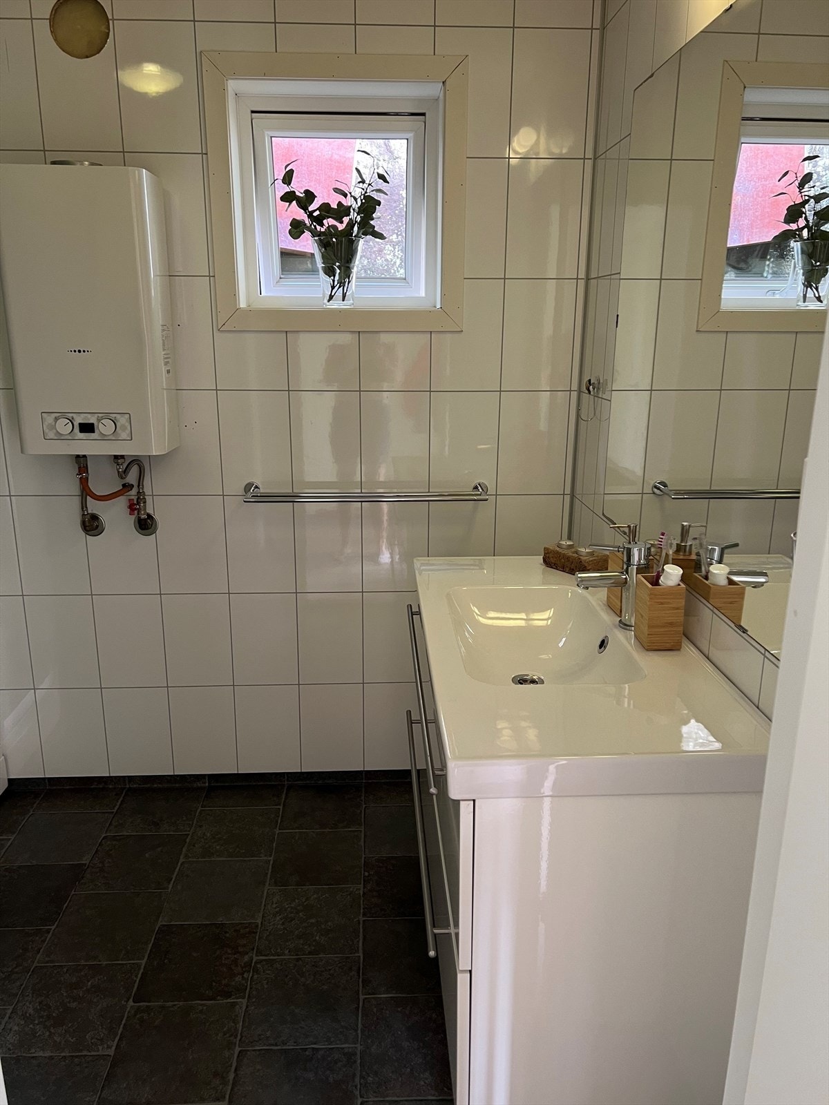 Bad. Gassvarmer for varmt vann Galleribilde