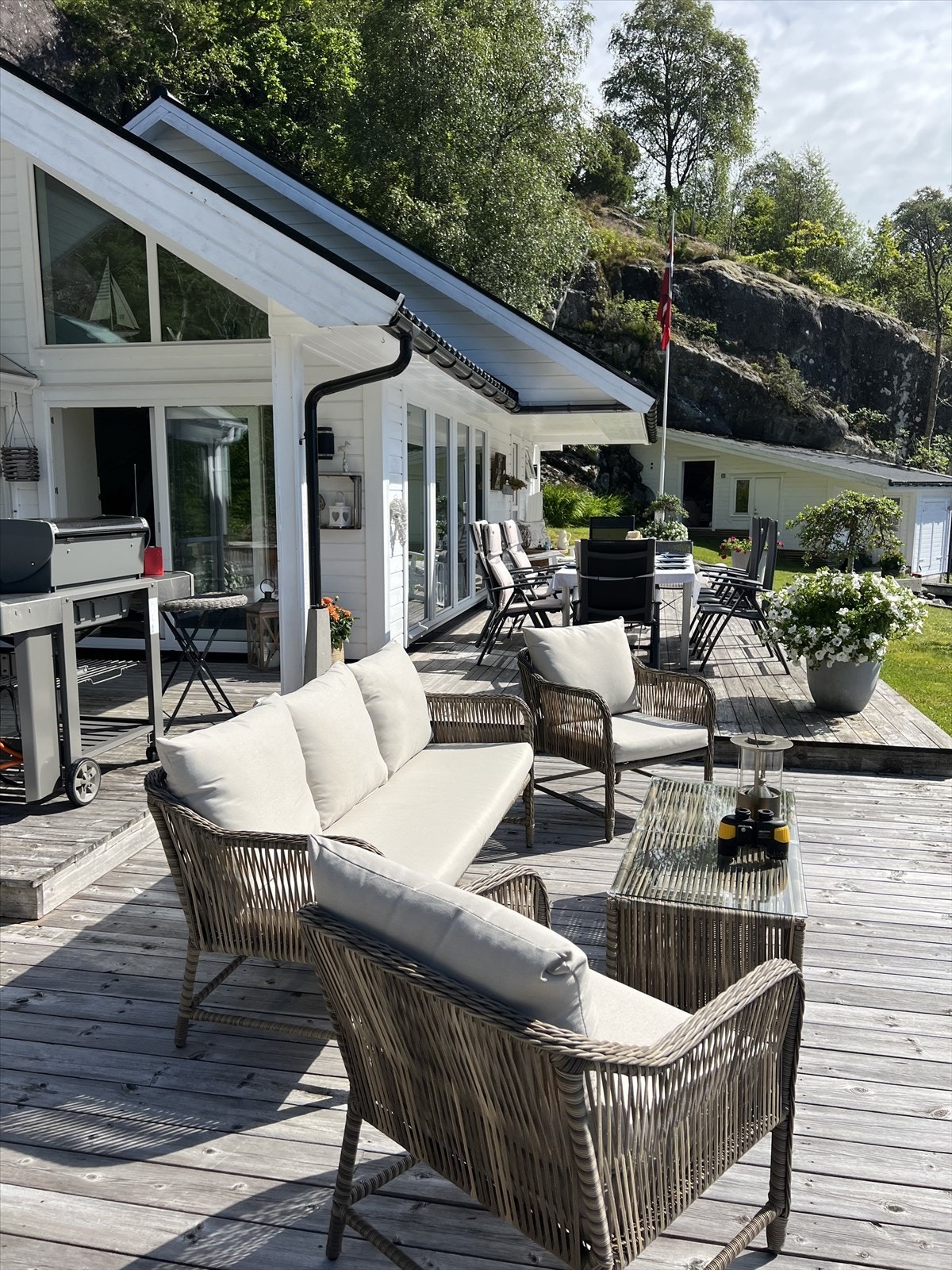 Romslig plass på uteområdet Galleribilde