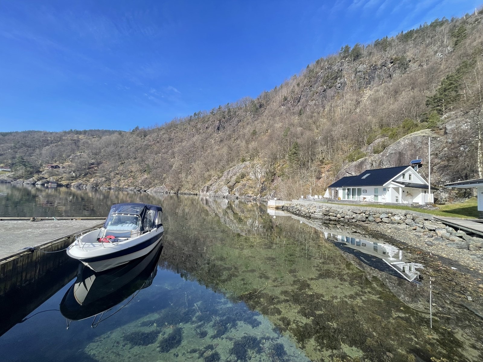 Ca. 80m strandlinje. Strand, kai og brygge Galleribilde