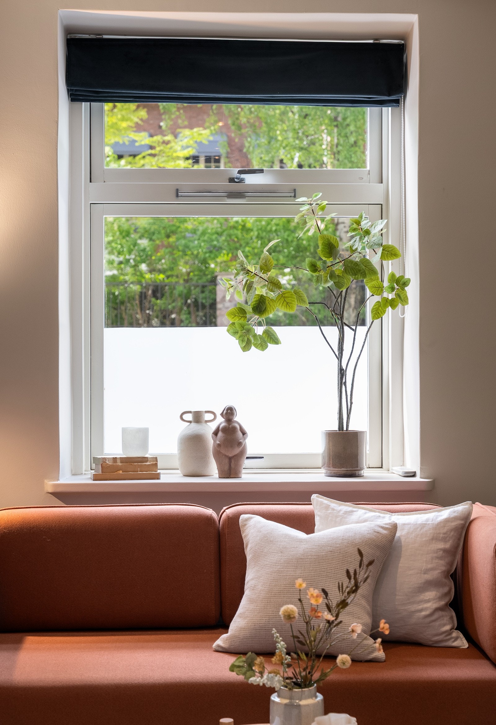 Rolig og tilbaketrukket beliggenhet i stille gate Galleribilde