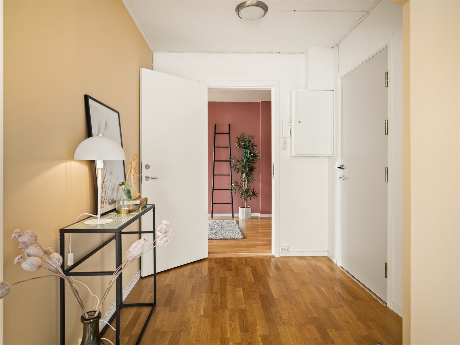 Entré inn mot hovedsoverom Galleribilde
