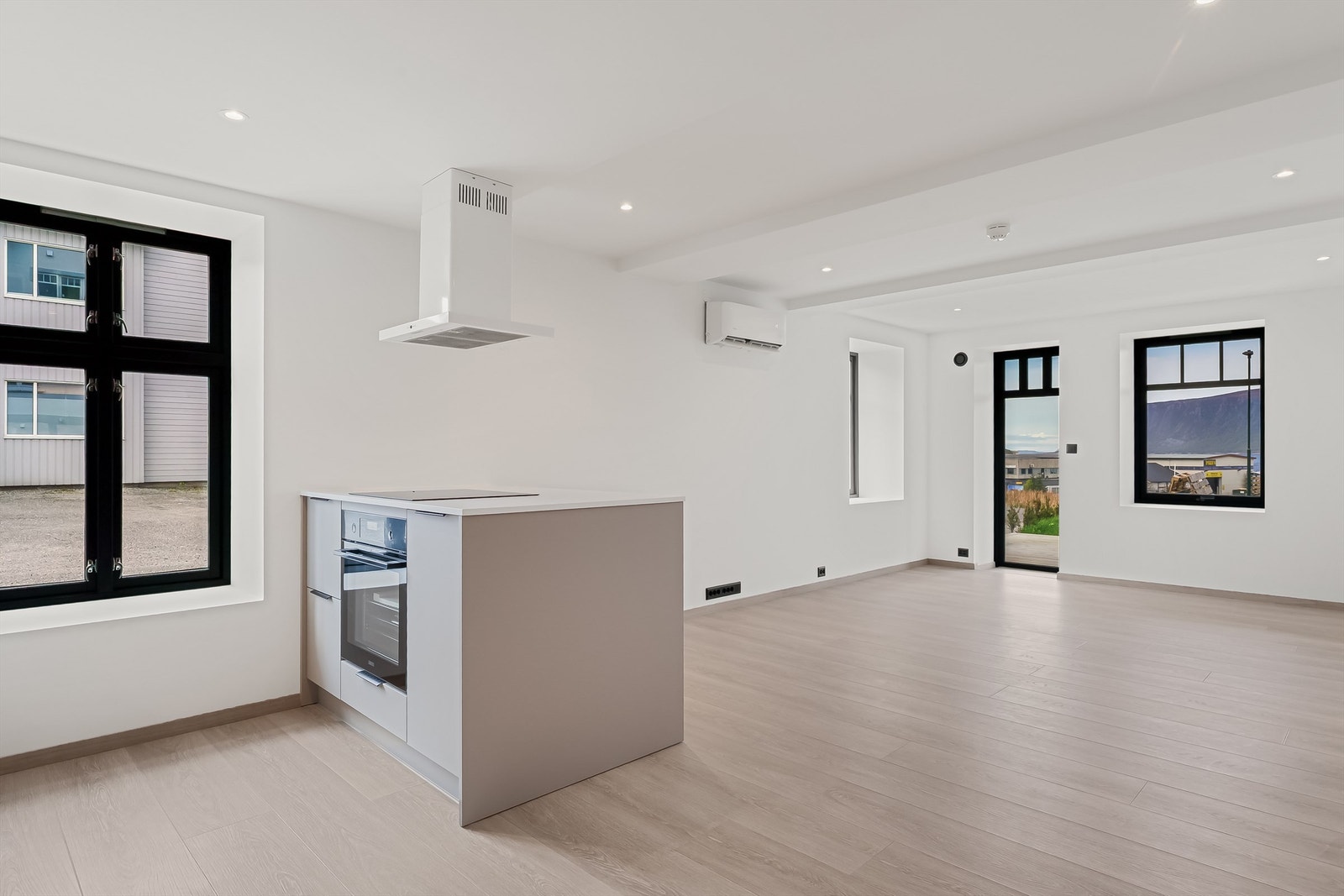 Møremegling ved Brynjar S. Bergesen presenterer Kyrkjegata 23. Galleribilde