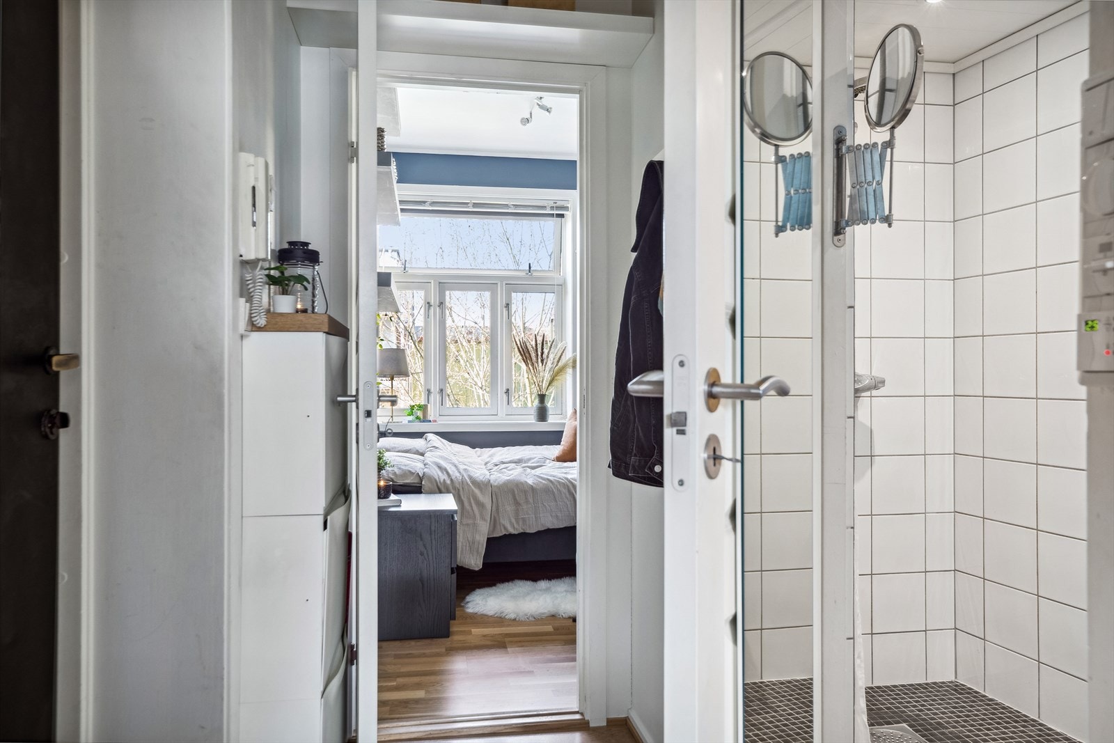 I tillegg til oppbevaring i leiligheten disponeres en bod i kjeller på 2m². Galleribilde