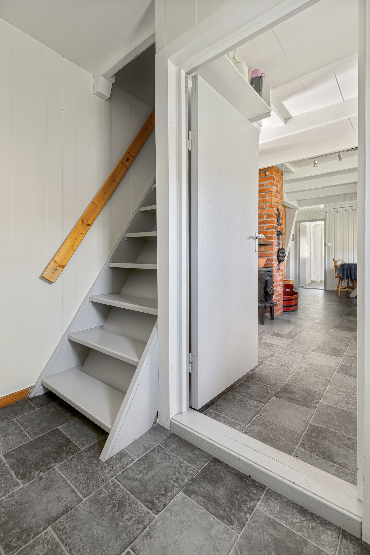Trappegang med trapp til 2. etasje Galleribilde