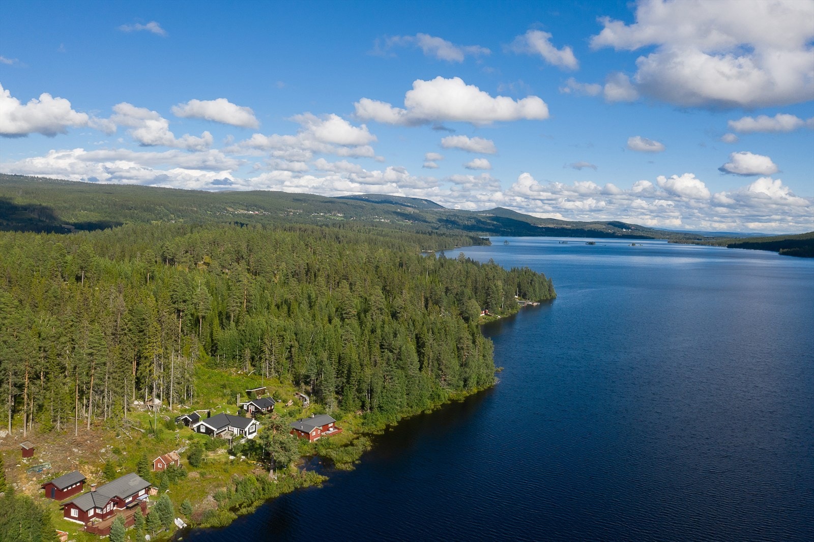 Eiendommen ligger i naturskjønne og rolige omgivelser Galleribilde