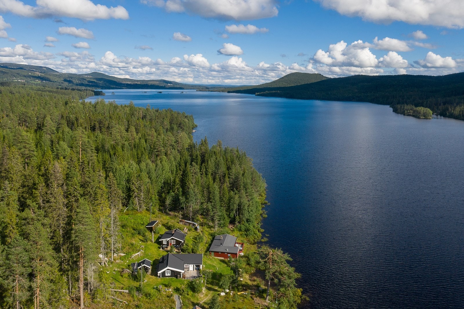 Til Lillehammer med de fleste byfasiliteter er det ca. 15 km Galleribilde