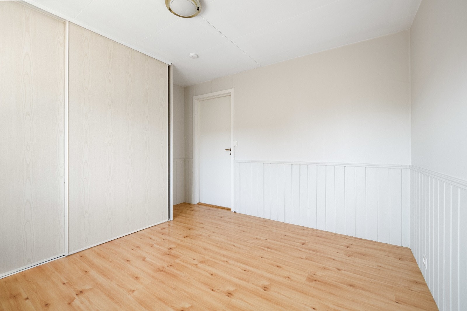 Boligen har hele fem soverom, et sjeldent godt utgangspunkt som gir høy fleksibilitet. Galleribilde