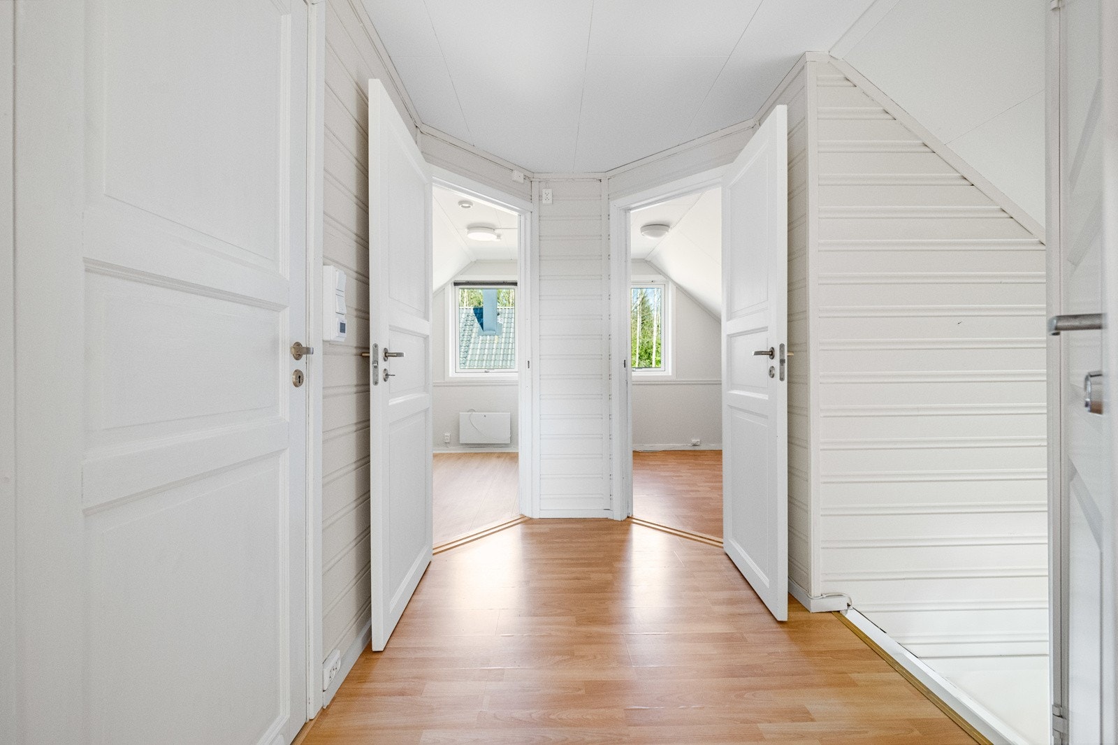 Boligen har en familievennlig planløsning, oppussingsbehov og stort potensial. Galleribilde