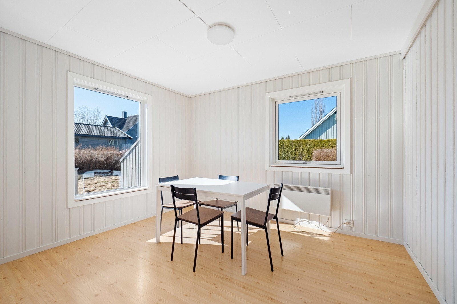 Spisestuesonen har gode vindusflater og kan skape en hyggelig ramme rundt måltidene. Galleribilde