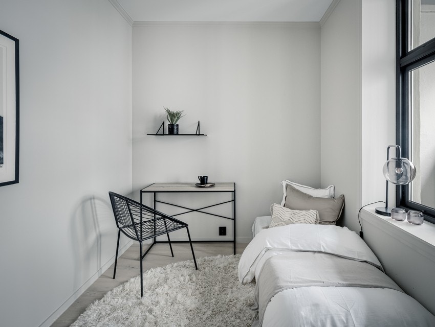 Soverom 2 er 6,4m². Det er god takhøyde samt vindusflater som gir rikelig med naturlig lys. Galleribilde