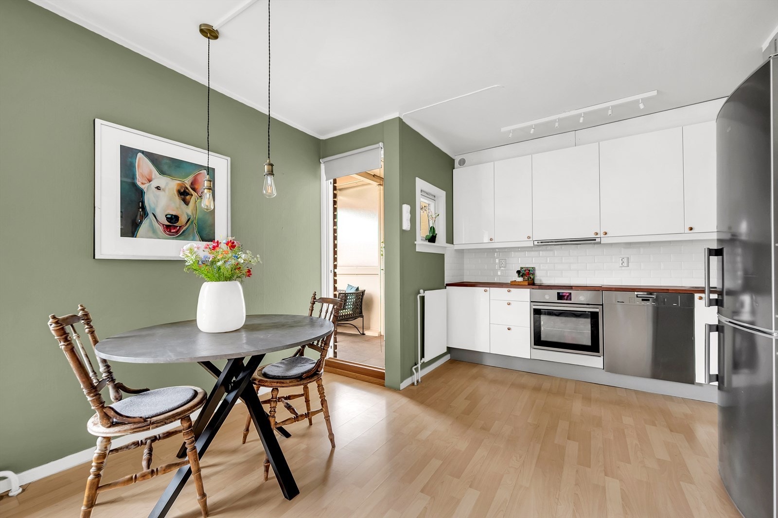 Leiligheten ligger i 5. etasje og inneholder entré, kjøkken, stue og bad. Galleribilde