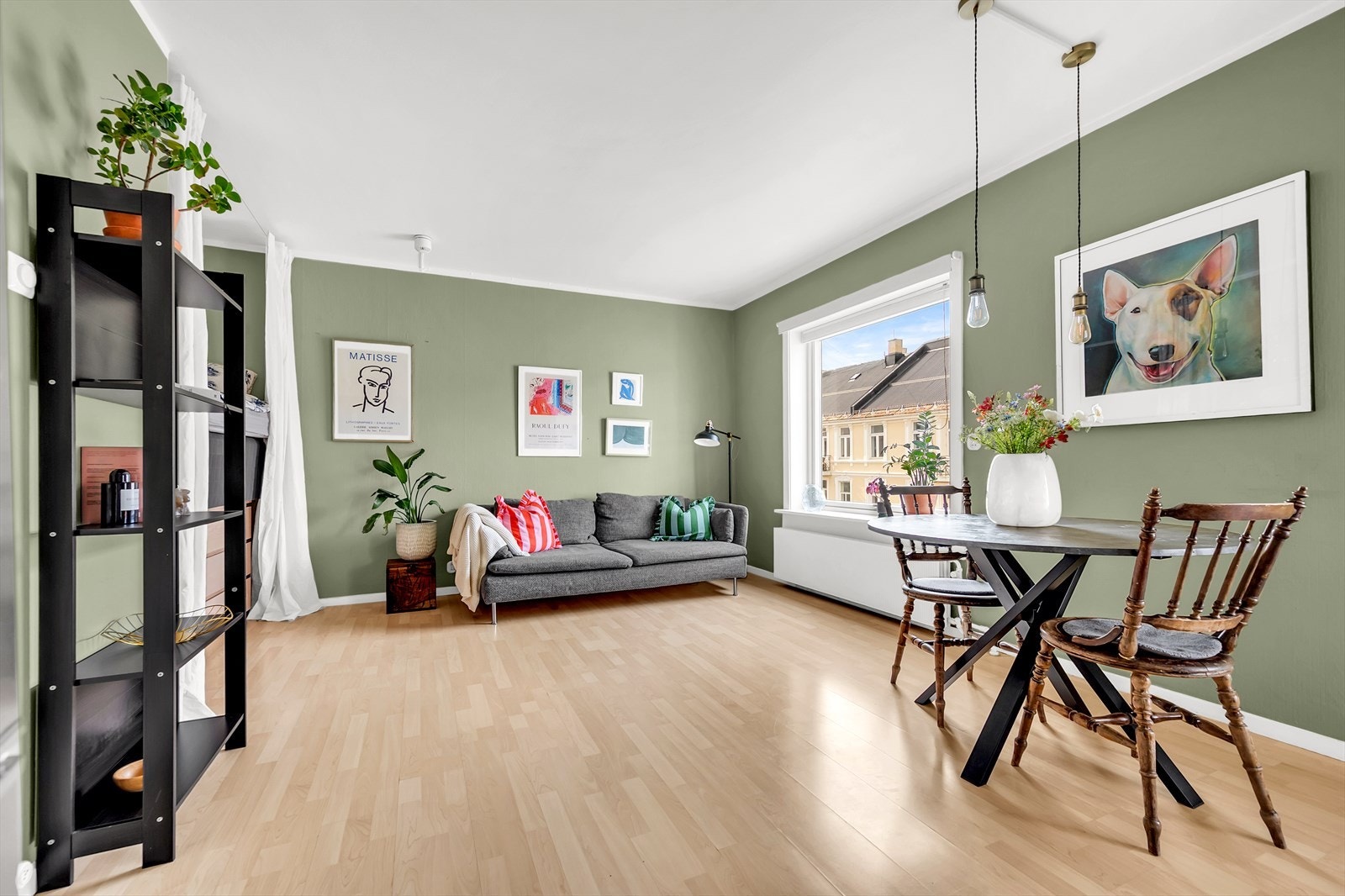 En optimal, lys og innbydende 1-roms toppleilighet med svært sentral beliggenhet. Galleribilde