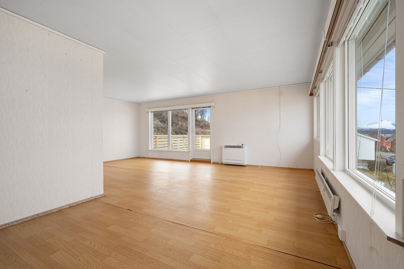 Adkomst til veranda via stua (verandadør fra 2014) Galleribilde