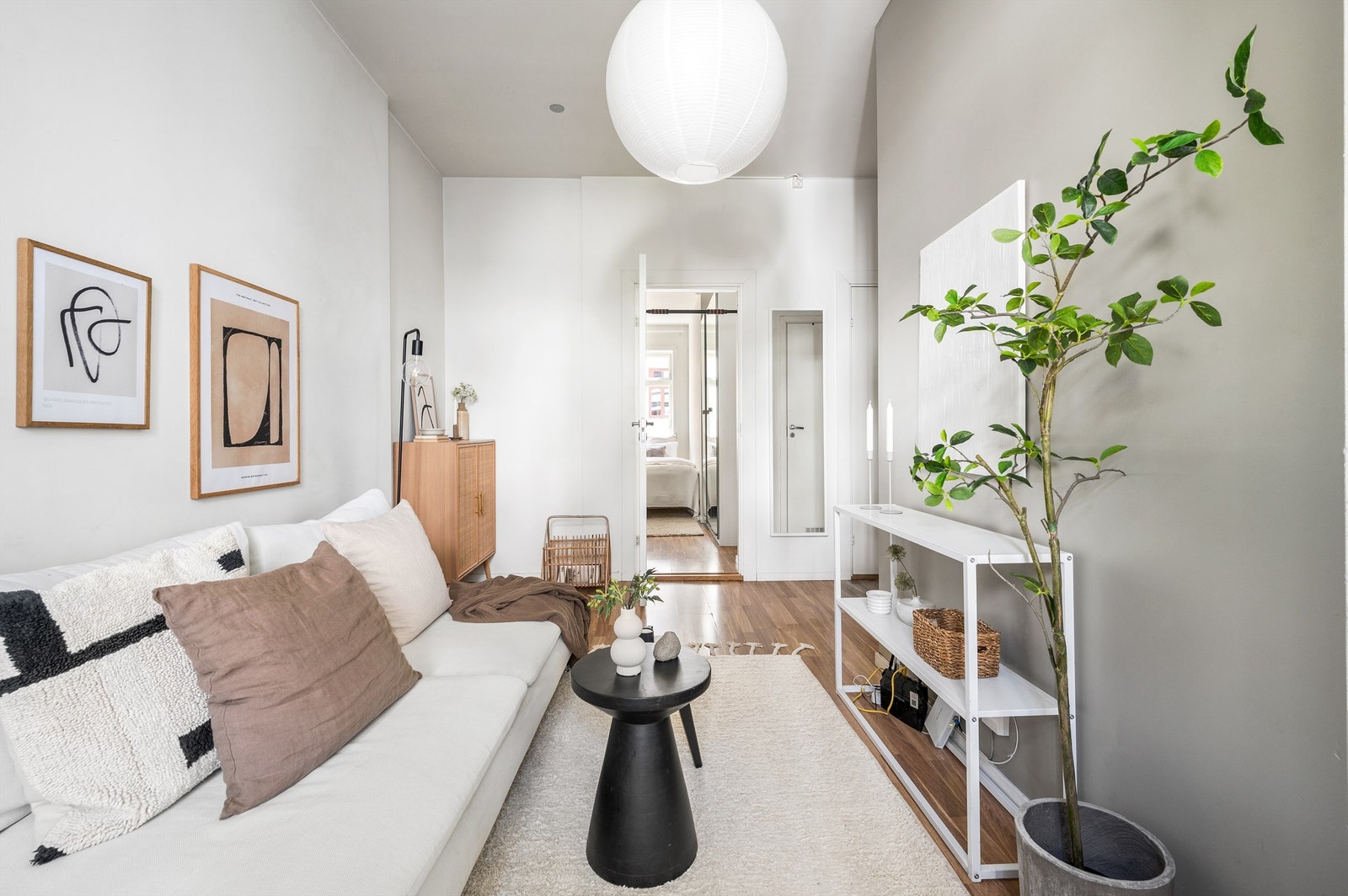 Leiligheten er gjennomgående og fremstår moderne og tidløs. Galleribilde