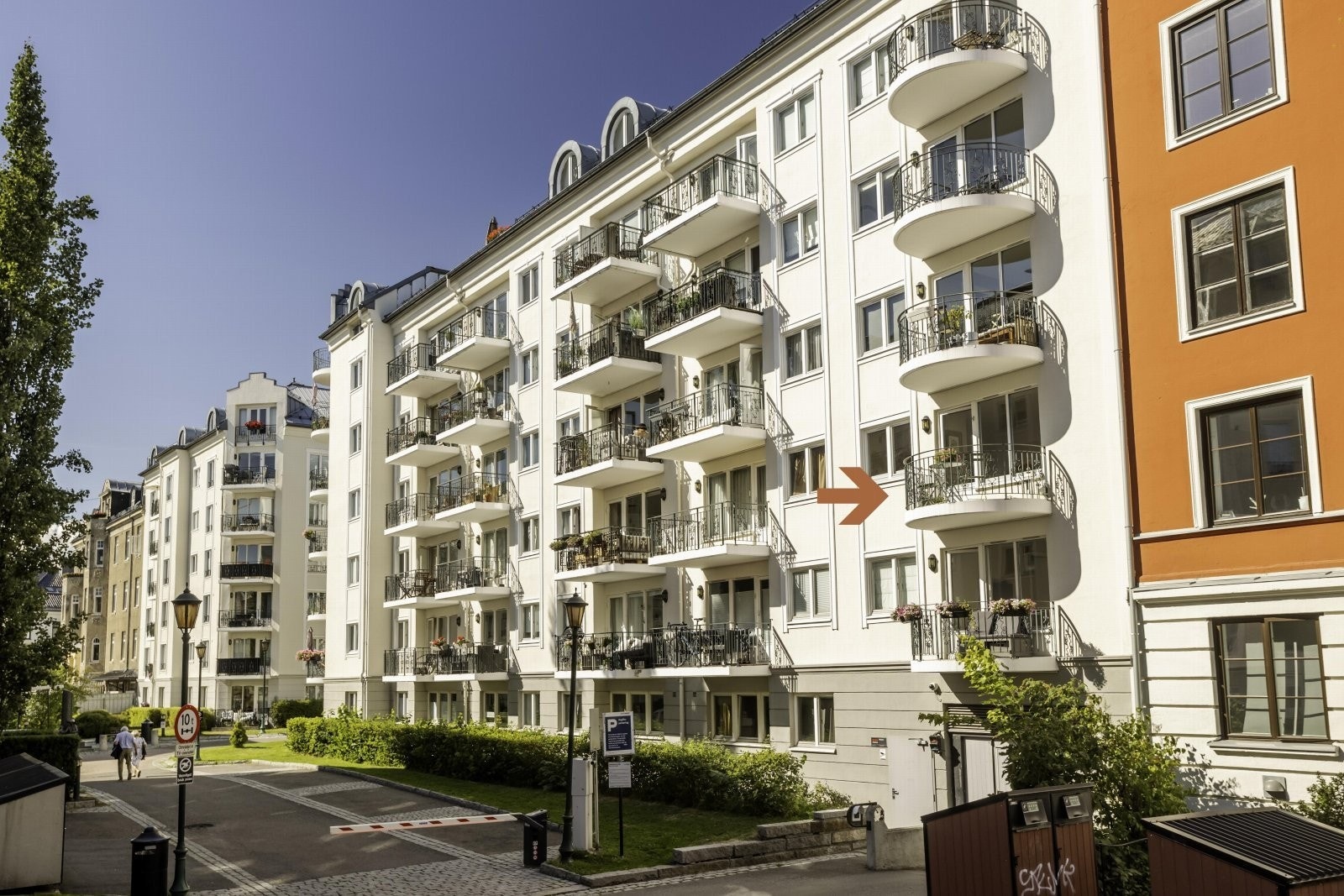 Leiligheten har beliggenhet i tredje etasje, i gate uten gjennomgangstrafikk Galleribilde