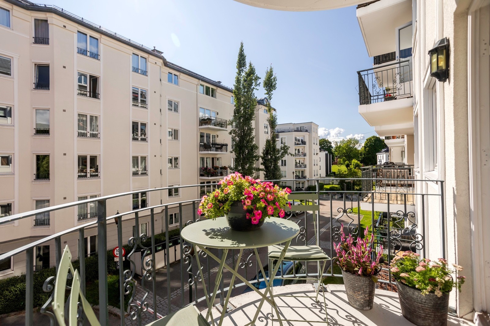 Fra stue er det direkte adkomst til sjarmerende balkong Galleribilde