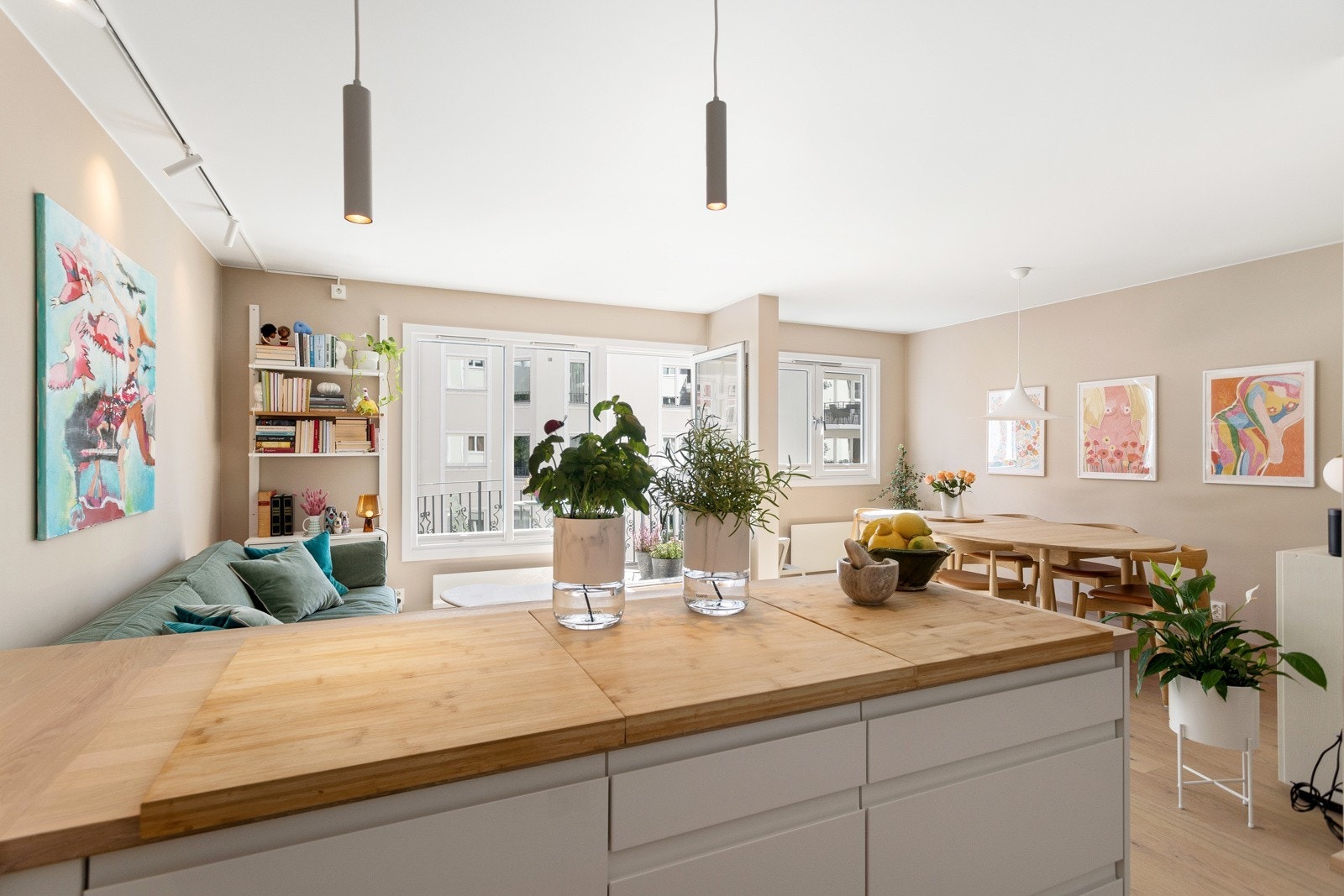 God benkplass til matlaging. Galleribilde