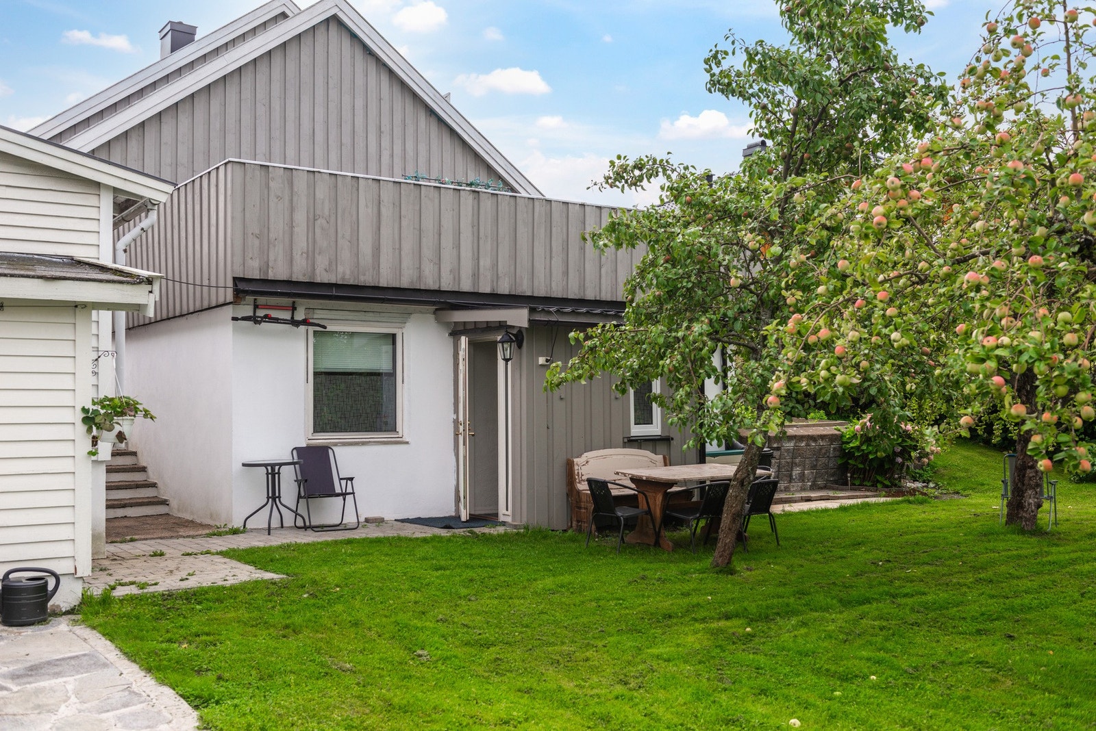 Inngang til underetasjen. Entre ble søkt, godkjent og bygget i 2018. Galleribilde