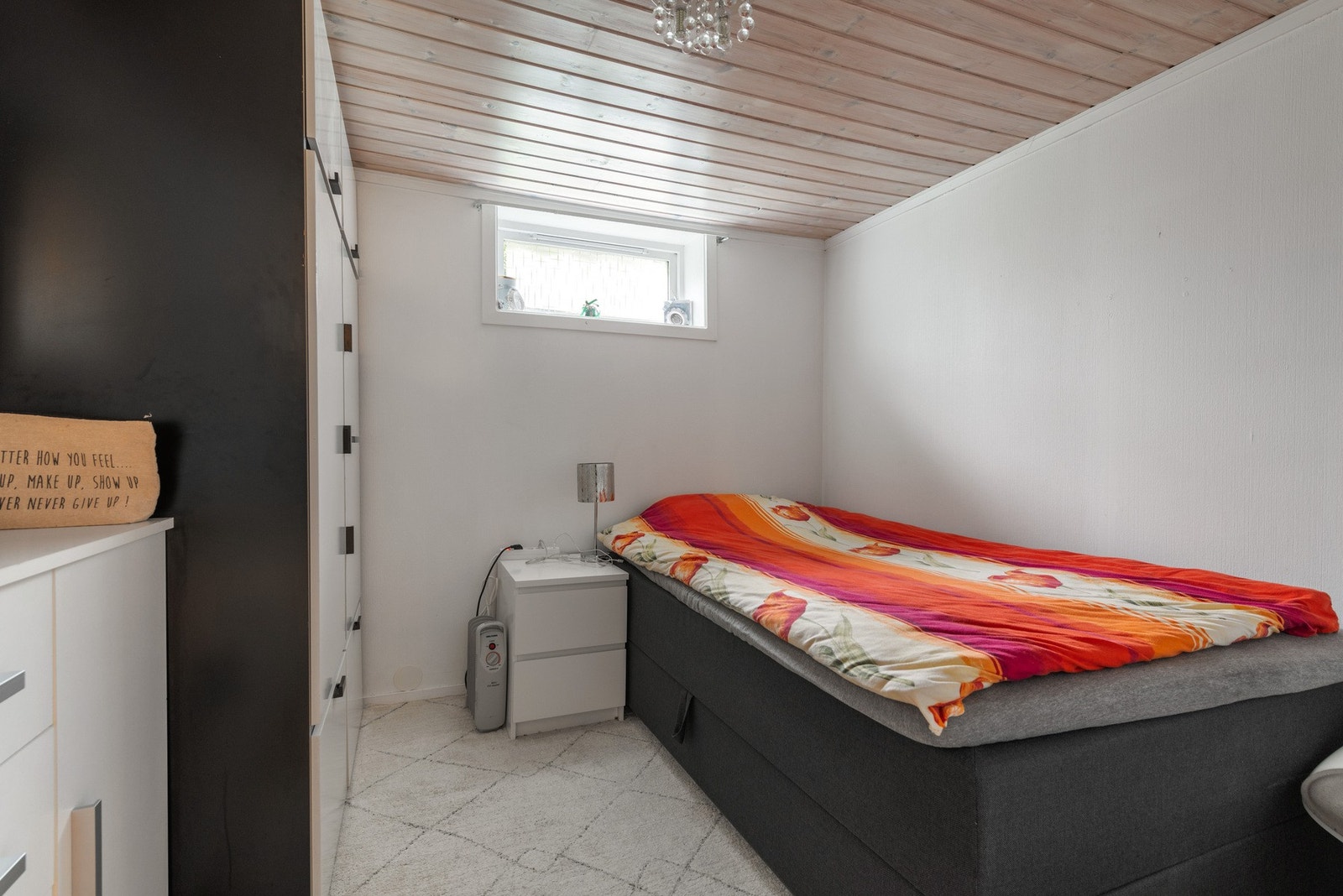 Rom 3. Dette rommet må bruksendres. Her har tidligere bruk vært "brensel". Større vindu er også en fordel her. Galleribilde