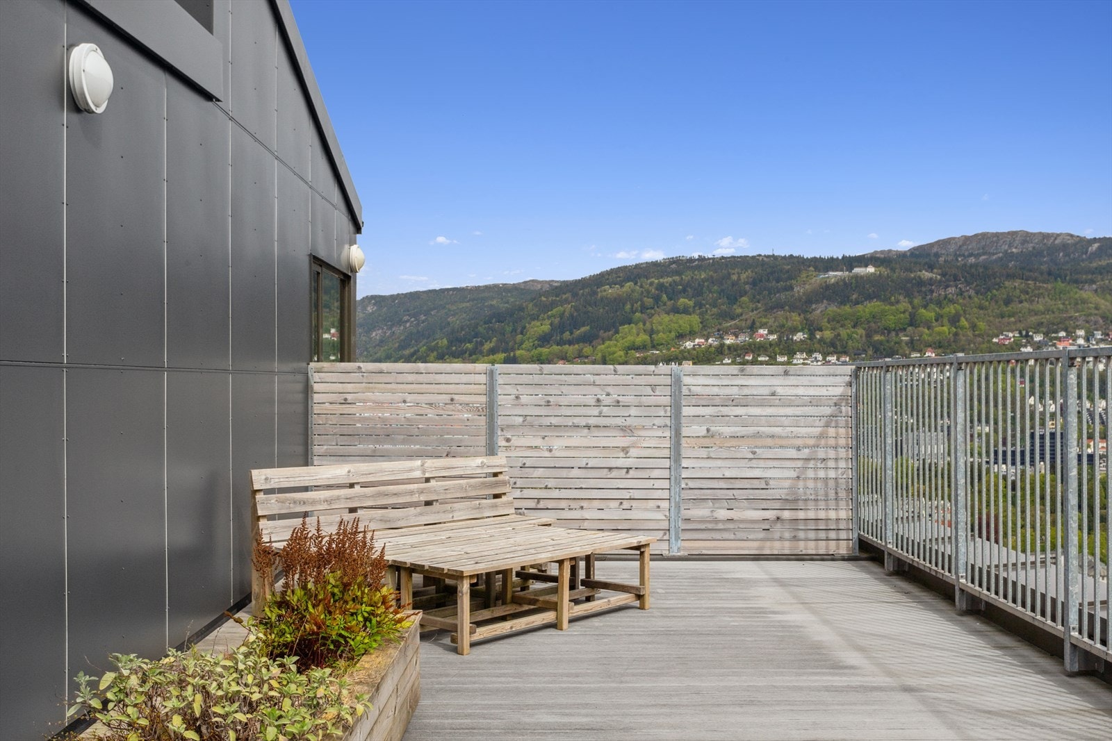 Takterrassen inviterer til både ro og fellesskap. Her får du det lille ekstra som gjør hverdagen spesiell! Galleribilde