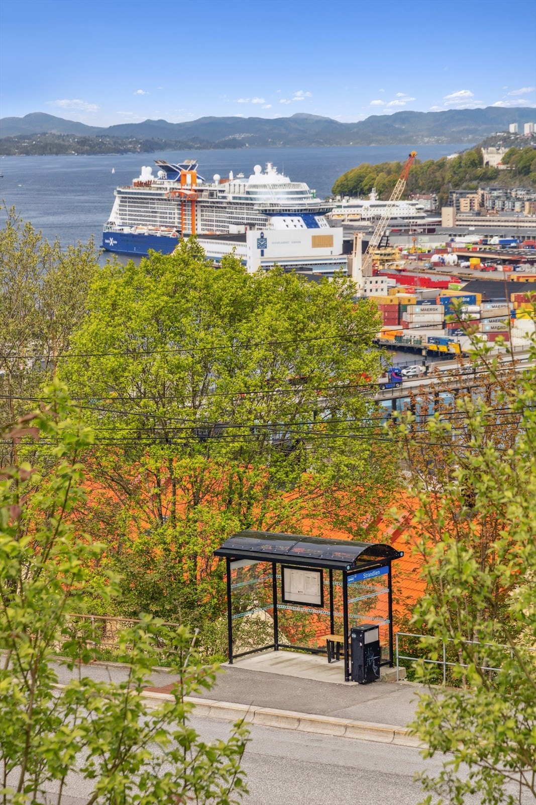 Busstopp like ved med gode bussforbindelser til sentrum. Galleribilde