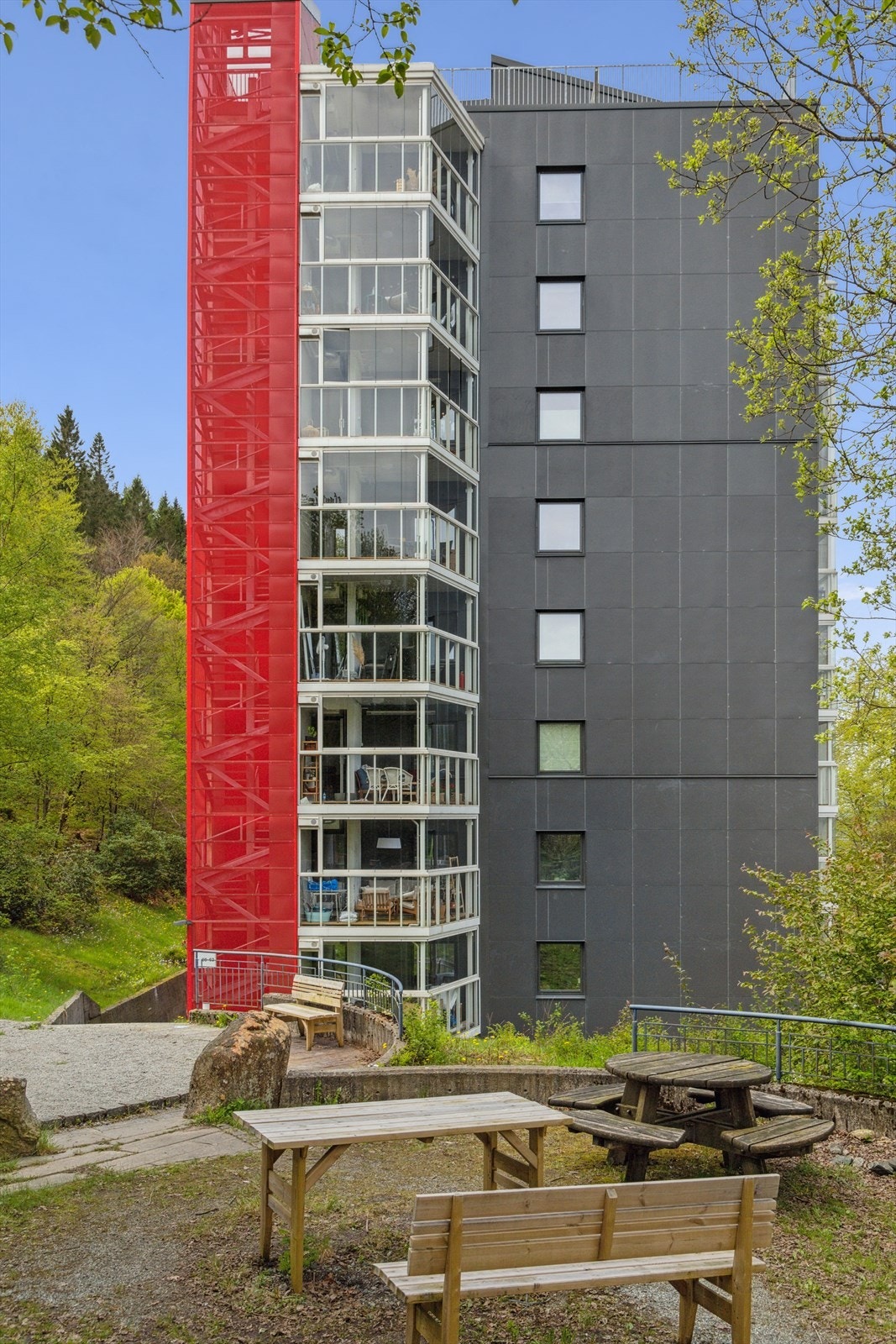 Borettslaget er omkranset av vakker natur og pene felelsarealer. Galleribilde